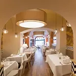 Promenada Romantic 酒店 4*