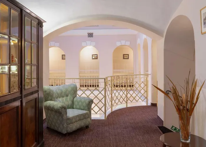 ホテル Promenada Romantic カルロヴィ・ヴァリ